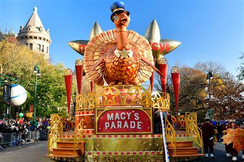 When is Chicago's Thanksgiving Parade? For its 89 th year, the parade in 2023 will return to downtown Chicago on Nov. 23, with its holiday tradition of entertaining over 350,000 spectators and ...